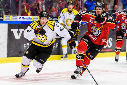 Brynäs Greg Scott och Luleås Brendan Mikkelson