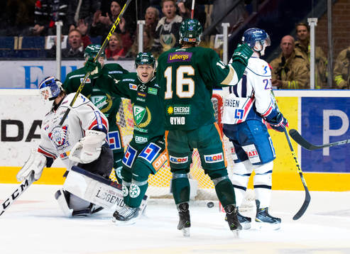 Färjestads John Persson jublar