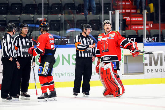 Örebros Martin Johansson och målvakt Julius Hudacek