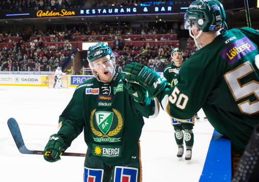 Färjestads Rasmus Asplund firar