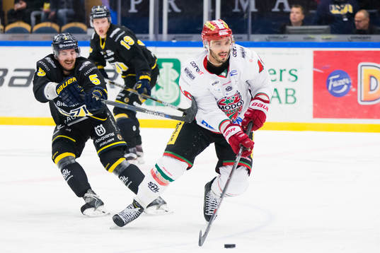 s Adam Almquist mot Modos Maxim Lapierre