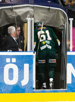 Färjestads Daniel Gunnarsson går ut