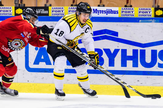 Brynäs Anton Rödin med pucken