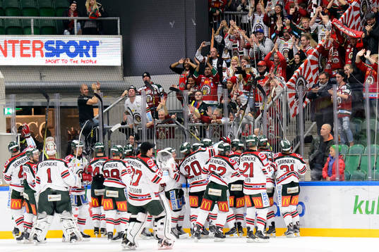 Frölundas spelare tackar sina supporters