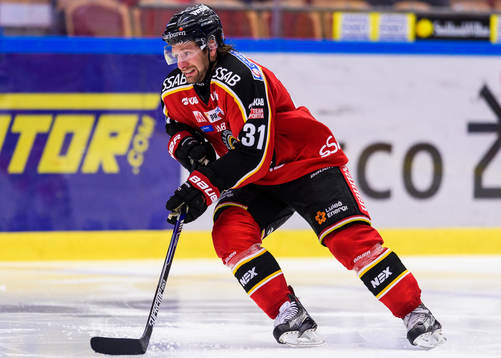 Luleås Jonathan Granström med pucken