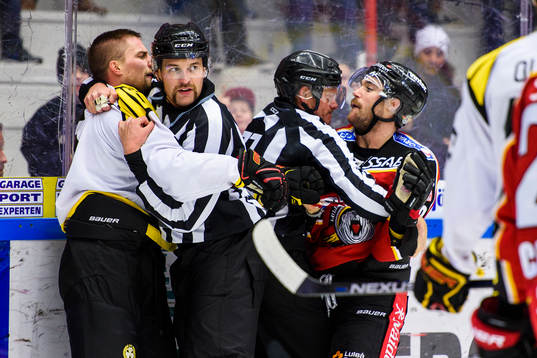 Luleås Jacob Lagacé i bråk med Brynäs Lukas Kilström