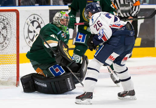 Färjestads målvakt Justin Pogge  fokuser på Linköpings