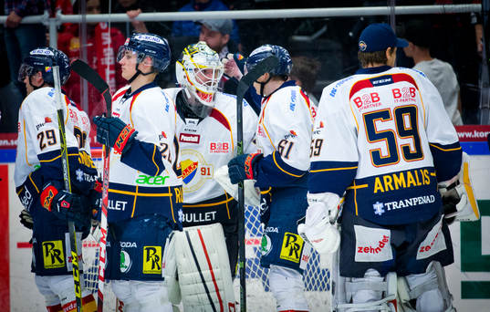 Jubel hos Djurgårdens målvakt Mikael Tellqvist
