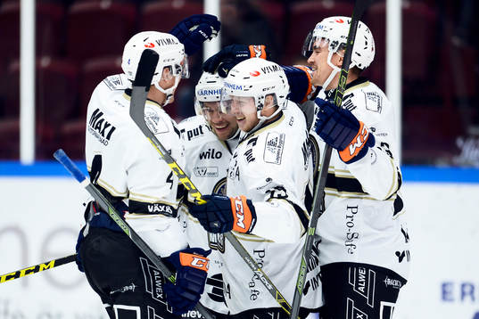 Växjös Tuomas Kiiskinen jublar