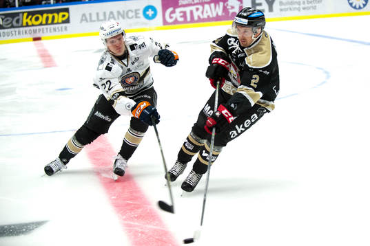Växjös Gustav Rydahl och Malmö Redhawks  Erik Andersson