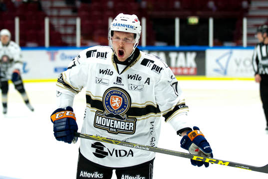 Växjös Alexander Johansson jublar