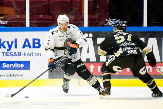Växjös Joey Crabb och Malmö Redhawks  Johan Ivarsson