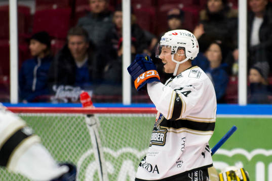 Växjös Joakim Hillding jublar