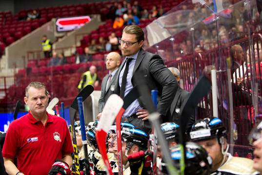 Malmö Redhawks  tränare Björn Hellkvist deppar