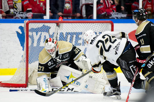 Växjös Gustav Rydahl gör mål på Malmö Redhawks