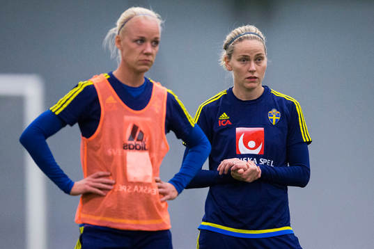 Sveriges Caroline Seger och Lisa Dahlkvist