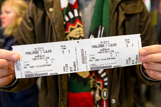 Biljetter till en ishockeymatch i SHL mellan Frölunda och