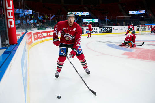Frölundas Joel Lundqvist värmer upp innan en