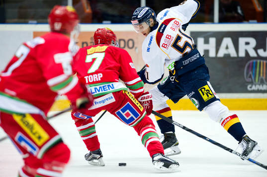Modos Nichlas Torp och Djurgårdens Robin Alvarez