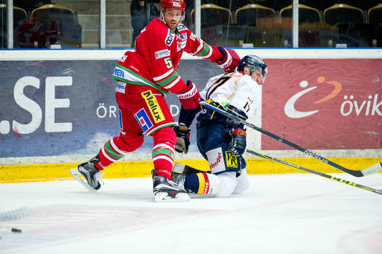 Modos Noah Welch och Djurgårdens Henrik Eriksson