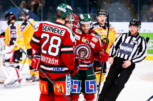 Frölundas spelare jublar
