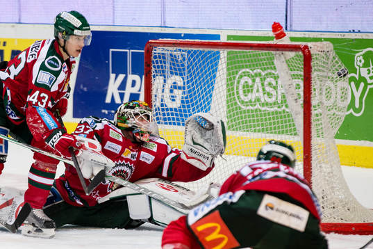 Frölundas målvakt Johan Gustafsson släpper in 2-3