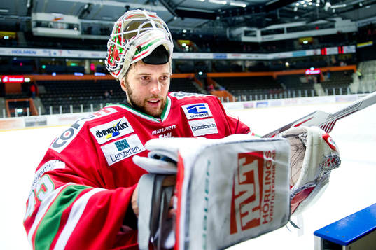 Modos målvakt Jonatan Bjurö jublar