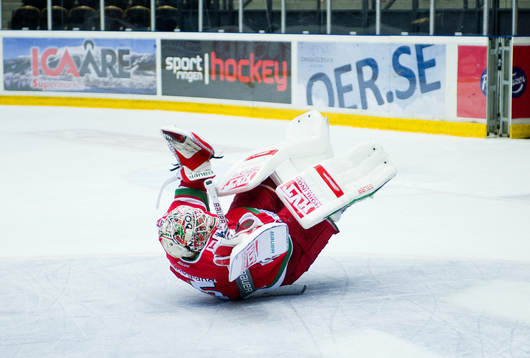 Modos målvakt Jonatan Bjurö jublar
