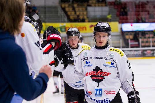 Asplövens Jonas Berglund blir grattad