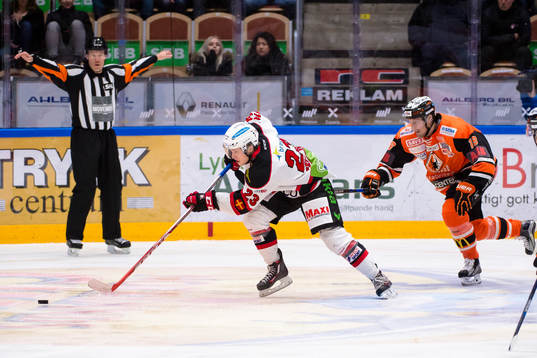 Malmö Redhawks Christoffer Forsberg med pucken
