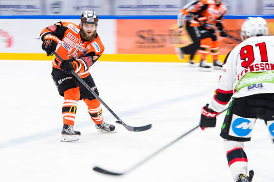 Karlskronas Jimmy Andersson med pucken