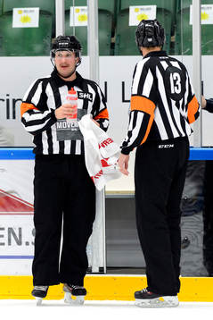 Kvällens huvuddomare Christoffer Karlsson och Morgan