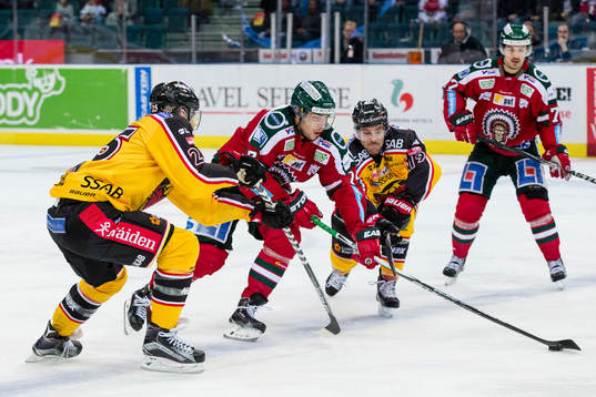 Frölundas Henrik Tömmernes mot Luleås Anton Hedman och