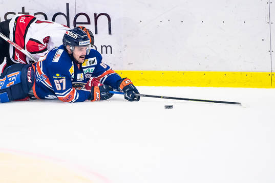 Växjös Linus Fröberg faller