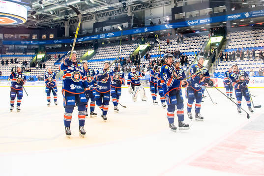 Växjös spelare jublar framför klacken