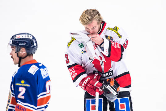 Örebros Bobbo Petersson blöder