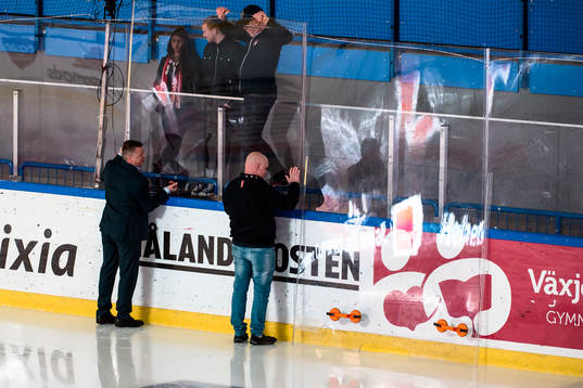 Plexiglas byts ut