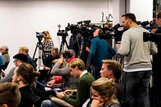 Mycket media på plats
