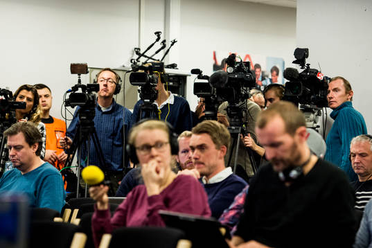 Mycket media på plats