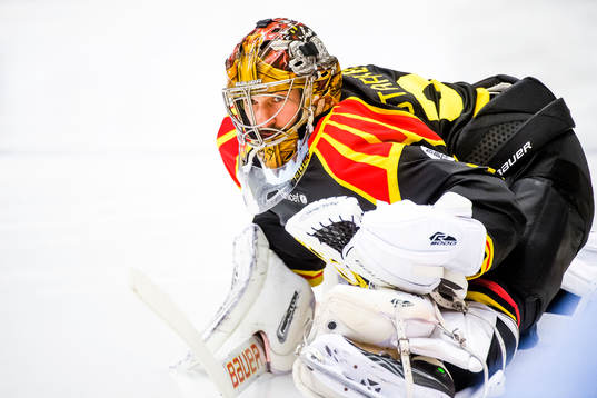 Brynäs målvakt Bernhard Starkbaum före ishockeymatchen i