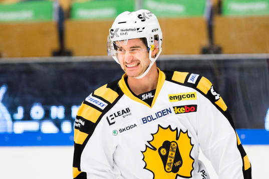 Skellefteås Andrew Calof grimaserar