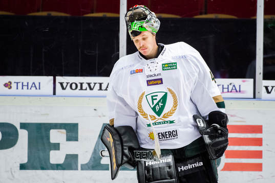 Färjestads målvakt Justin Pogge deppar