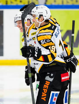 Skellefteås Patrik Zackrisson och Andrew Calof jublar