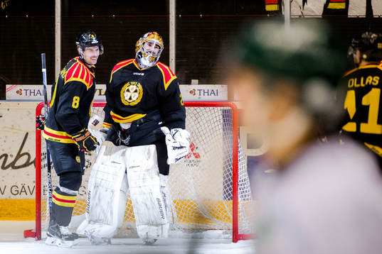 Brynäs Mathias Porseland och målvakt Bernhard Starkbaum