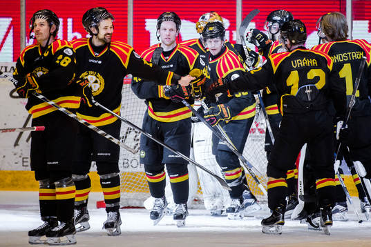Brynäs spelare jublar