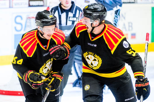 Brynäs Jonathan Pudas och Marc Zanetti jublar