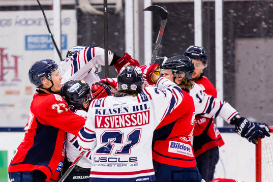 Spelare från både Helsingborg och Halmstad försöker dra