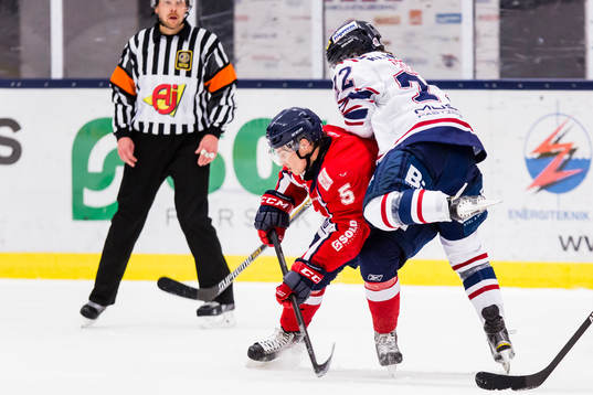 Helsingborgs Anton Santesson stoppar Halmstads Marcus Borgh