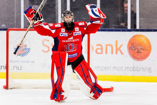 Helsingborgs målvakt Joakim Blomgren jublar