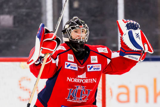 Helsingborgs målvakt Joakim Blomgren jublar